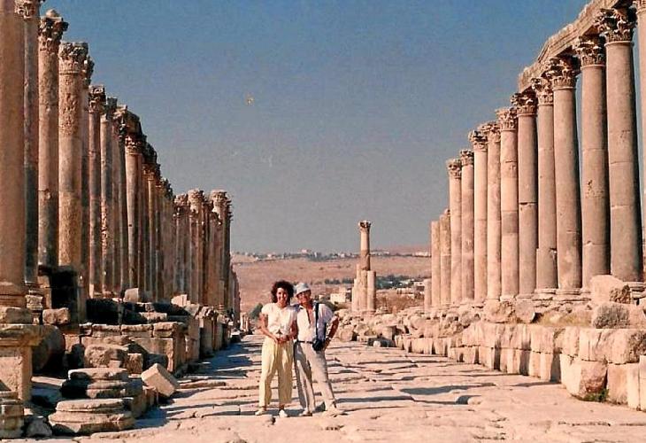 jerash, 1988. Con una compañera de viaje en una de las ciudades de la Decápolis, un tesoro romano en Jordania.