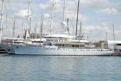 El «YM Shemara» destila aire clásico y cuenta con 65 metros de eslora.