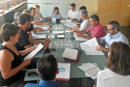 Los representantes municipales en la reunión de este jueves con la presidenta en funciones del Consell