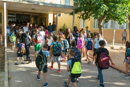 Menorca Ciutadella Començament curs escolar colegi pintor torrent ciu