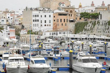 Embarcaciones de recreo amarradas en el puerto de Ciutadella, junto con el de Fornells, bajo gestión del Govern balear