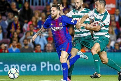 Messi, de nuevo imparable, firmó otra noche mágica y fulminó al Eibar con cuatro goles marca de la casa