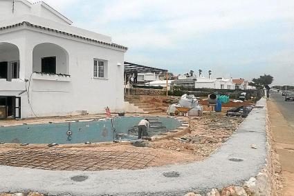 MENORCA - OBRAS DE REPARACION DE LOS CHALETS DAÑADOS POR EL TEMPORAL EN S'ALGAR .