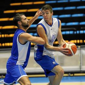 Torres y Krtalic. El mallorquín y el bosnio serán dos de los protagonistas del estreno del Bàsquet Menorca ante su afición