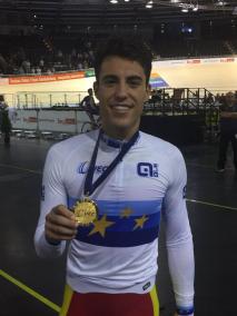 Albert Torres, con la medalla de oro lograda en el pasado europeo en la modalidad de ómnium