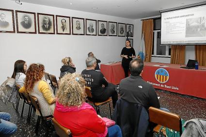 El Ayuntamiento de Sant Lluís presentó el plan de acción comercial elaborado por el IDI.