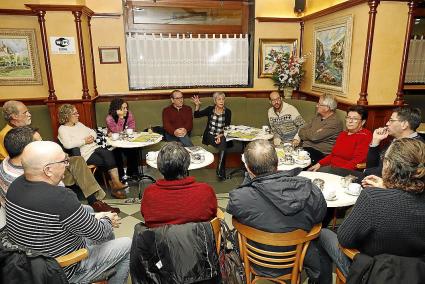 Conxa Juanola aportó material gráfico y datos al detalle sobre el proyecto del ascensor