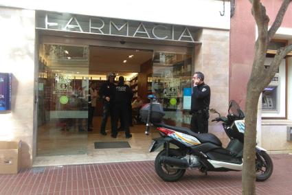 Agentes de las policías Local y Nacional han acudido al establecimiento.