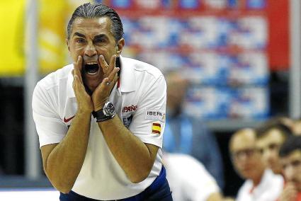 Scariolo, dando instrucciones con vehemencia durante un partido