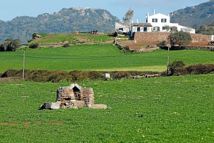 Más de mil pozos regularizados en la Isla están en fincas agrícolas como esta, en el municipio de Ciutadella.