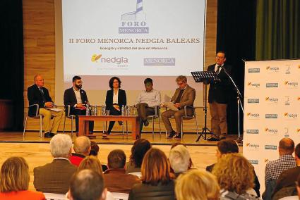 Segunda edición del Foro sobre gas natural. Se celebró este martes en el IES Josep Maria Quadrado, con Guillermo Alomar (Baleàri