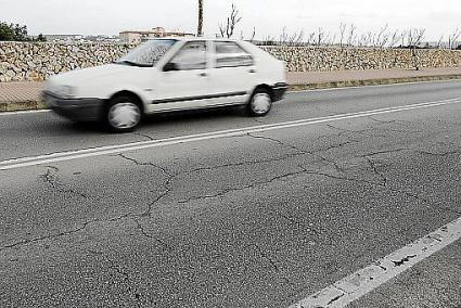 El asfalto de la carretera está en mal estado