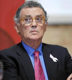 El doctor Javier Cortés, presidente de la AECC en Balears