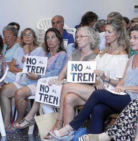 Menorca Sant Lluis Ayuntamiento pleno protesta vecinal