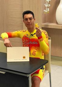 Renovación. El ciclista de Ciutadella ha estampado estos pasados días su renovación como embajador del queso Mahón-Menorca, tal y como hiciera también recientemente la jugadora de pádel, Gemma Triay.