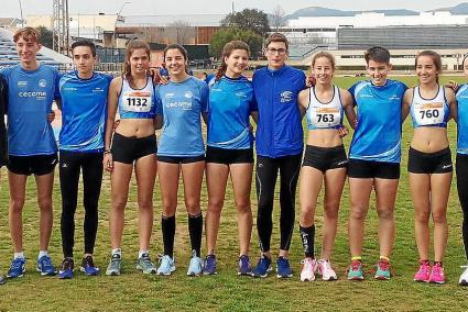 Éxito insular en Palma. La participación de los atletas del Cecome Menorca CCE Sant Lluís en Palma fue espectacular en las combinadas. Abajo, la formación azulada al completo; arriba, algunos de los mejores momentos de este Balear 2018, con los insulares en auge.