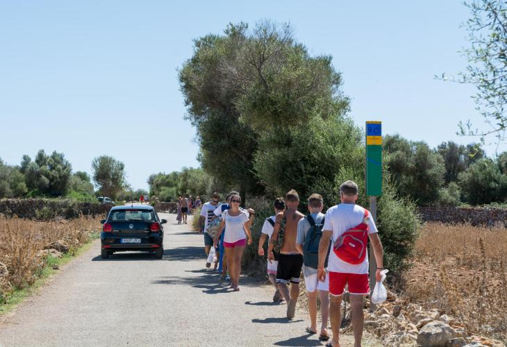 CIUTADELLA. CIRCULACION. Hasta once kilómetros a pie para pasar el día en Turqueta y Macarella.