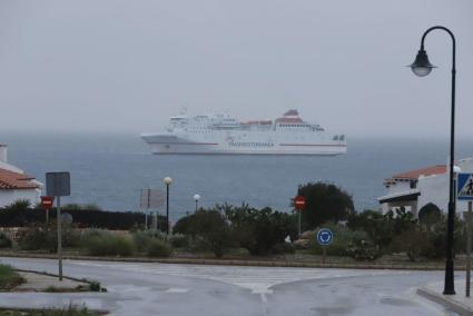 El 'Juan J. Sister', en el sur de la isla, visto desde Binissafúller