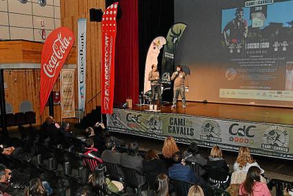 Momento de la presentación de este viernes en Es Mercadal, con Mito Bosch y Víctor Truyol