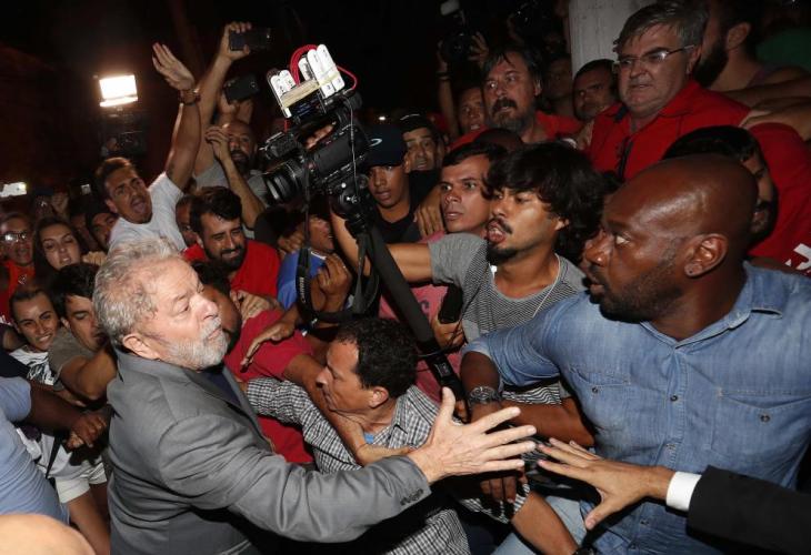 Lula abandona sede del sindicato metalúrgico para entregarse a la Policía