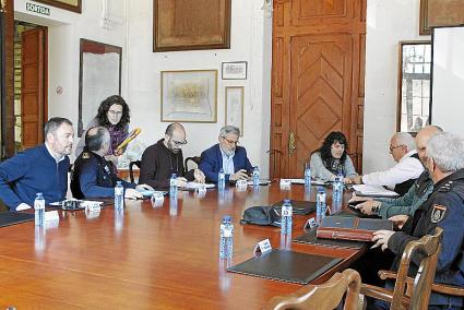 La junta de seguridad, reunida ayer en Ciutadella.