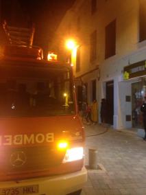 Incendio en la segunda planta de una casa en la Plaza del Príncep, de Maó