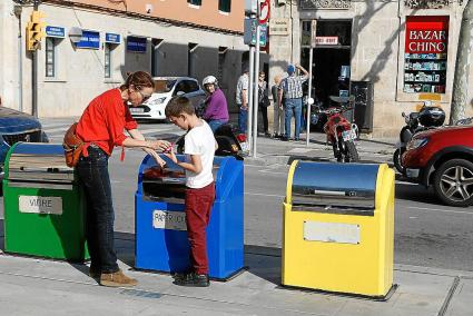 El reciclaje cada vez está más extendido, pero el Ayuntamiento quiere universalizarlo