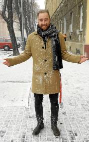 Lluís en las calles de Praga, durante una nevada inesperada un día cualquiera a la hora de comer.