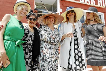 El Hipódromo de Maó vivió este sábado una animada jornada en la que las carreras convivieron con el glamur