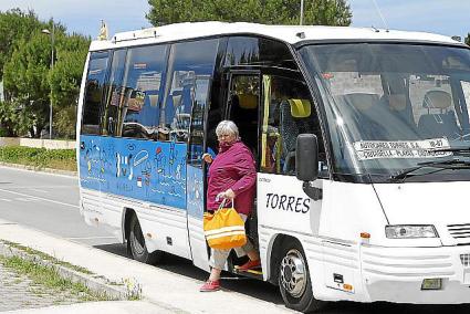 Una pasajera en el primer viaje del bus