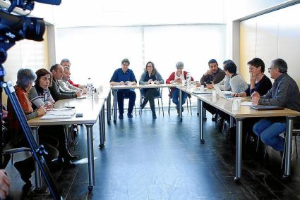 Imagen de una reunión entre Consell y alcaldes para tratar la zonificación