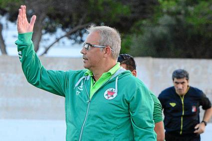 Tóbal Tudurí, dando instrucciones desde la banda