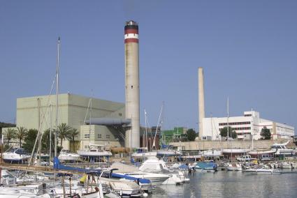 La central térmica de Maó, uno de los principales puntos contaminantes en la Isla