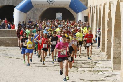 Joan Moreno, vencedor de la carrera, liderando la Cursa de La Mola