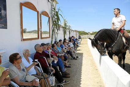 Imatge del replec de fa un parell d’anys a Binissebani, amb un cavall fent la capadeta