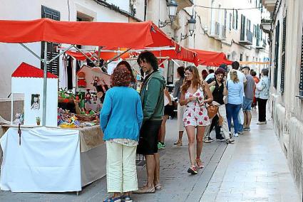 El Mercat de Nit dona ambient als carrers del centre d’Alaior