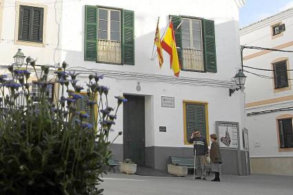 El alcalde quiere evitar que se tenga que repetir el asfaltado y al PSOE le chirría todo el proceso