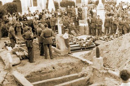 Los funerales contaron con la presencia del ministro del Ejército, el teniente general Agustín Muñoz Grande.