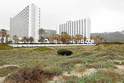 Vista de las torres del complejo Milanos-Pingüinos, en la urbanización de Son Bou, en una imagen de archivo