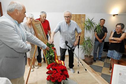 Compañeros militares de los fallecidos y familiares acudieron al acto celebrado en la capilla, donde se recordaron los hechos oc