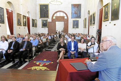 Jaume Sastre va fer una intervenció d‘uns trenta minuts titulada «Ciutadella 1558: Elles també patiren Sa Desgràcia»