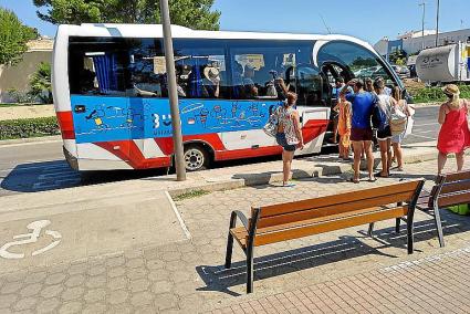 En julio usan el bus una media diaria de 850 pasajeros, entre ida y vuelta