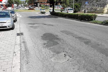 Los socavones son visibles y el arreglo mediante bacheo es una solución que no soporta las lluvias