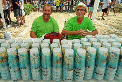 Desde Sant Martí hasta Gràcia. Dos de los trabajadores que han colaborado con la campaña este verano, el pasado mes de julio dur