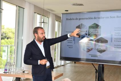 Gabriel Escarrer presentando este viernes su proyecto para el Milanos-Pingüinos, un acto celebrado en el Meliá Cala Galdana