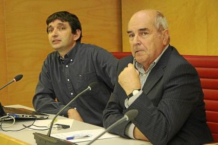 Luis Alejandre, en una rueda de prensa de finales de 2012 junto al ingeniero Rodrigo del Pozo.