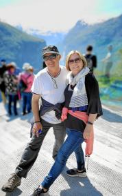 Domingo y Maria, en una simpática pose en una de las excursiones en tierra.