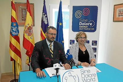 Jordi Moya, presidente de Sine Dolore, y Gemma Fernández, presidenta de la Asociación de Pacientes contra el Dolor, presentaron