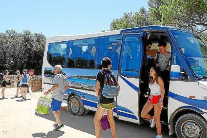 Menorca ha limitado el acceso de vehículos a zonas como la playa de Macarella