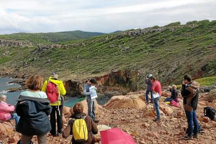 El tiempo fue algo inestable en la jornada del jueves, pero permitió que se realizara una ruta para conocer la geología de la Is